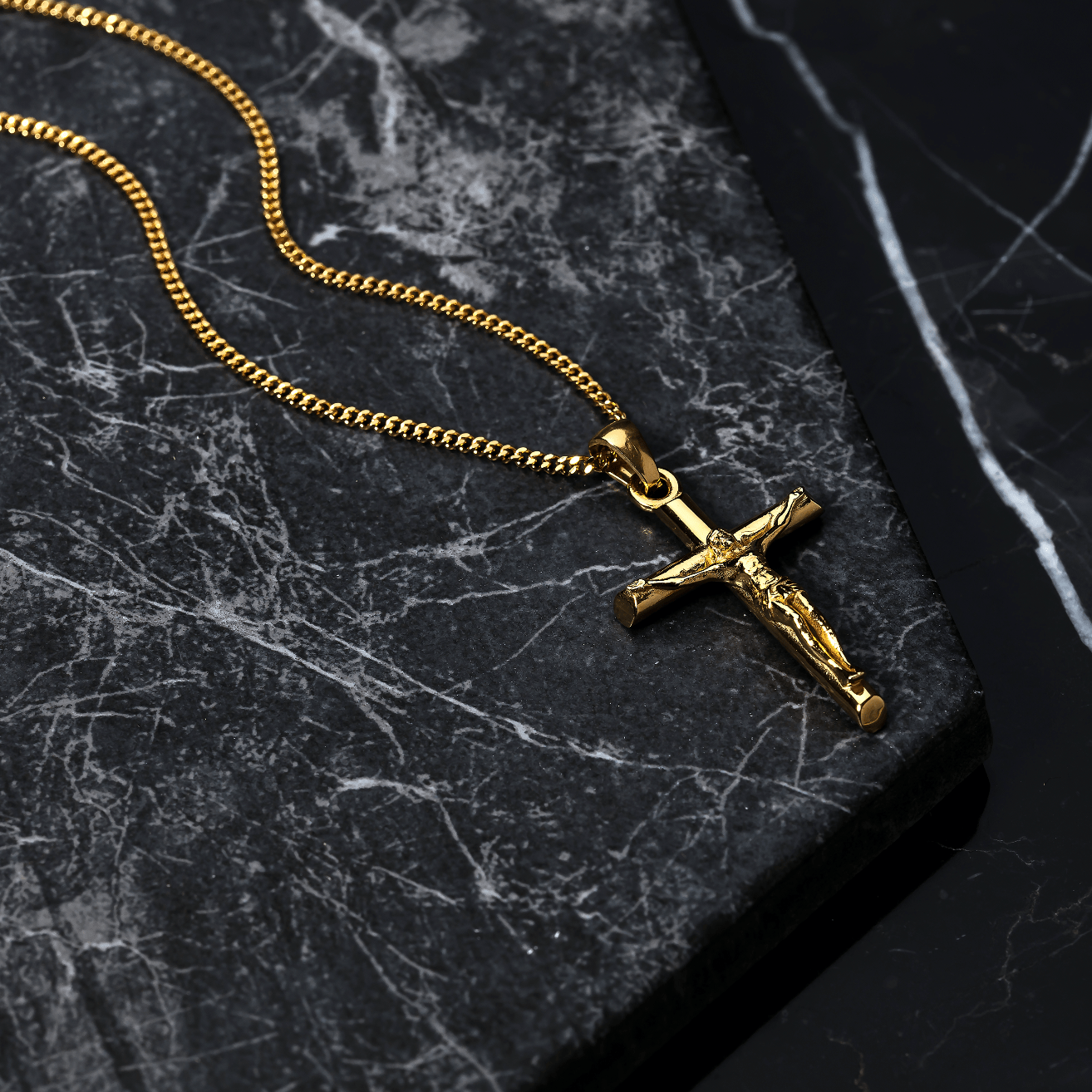 Collar 'Crucifix' (Oro)